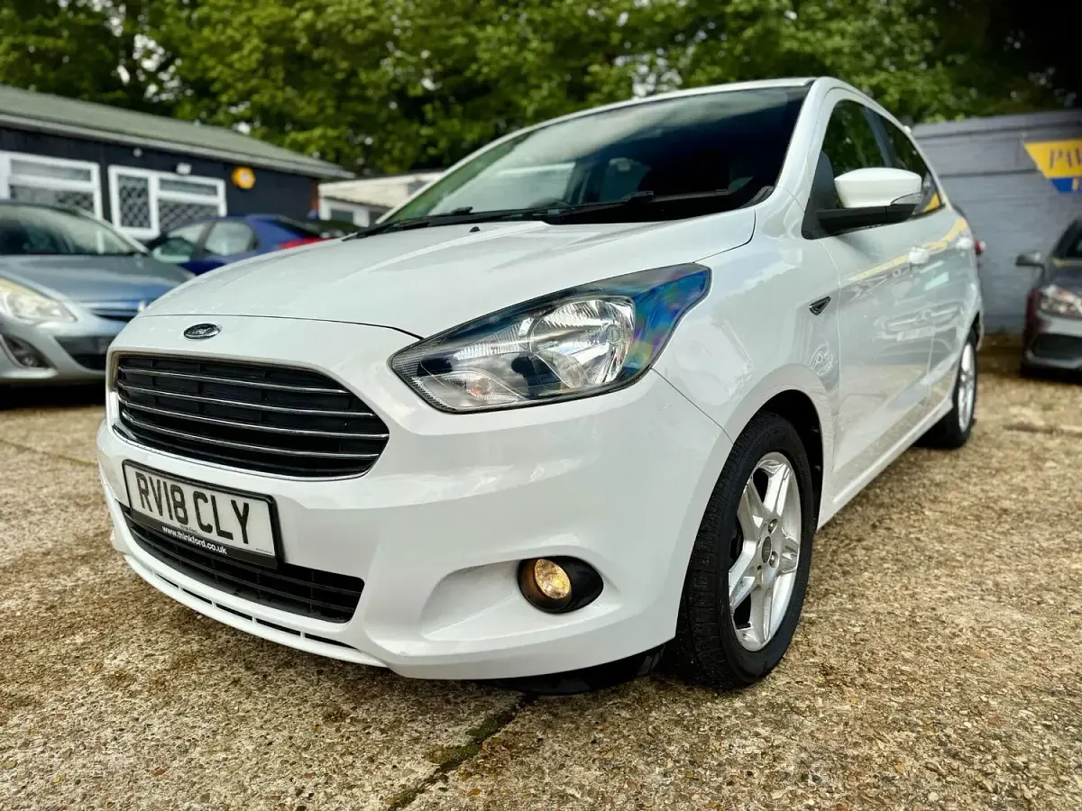 Used Ford Ka Plus Zetec 70 HP (51 kW) 2018 White Hatchback