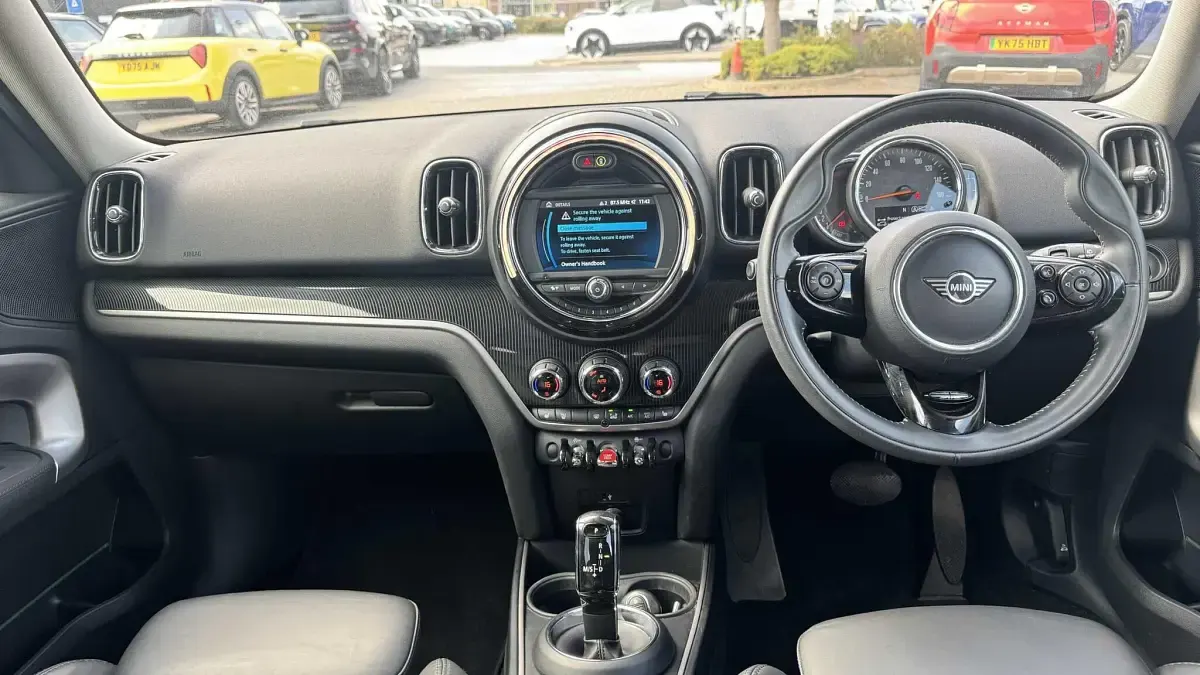 Used Mini Cooper Countryman Exclusive 134 HP (98 kW) 2019 Silver SUV