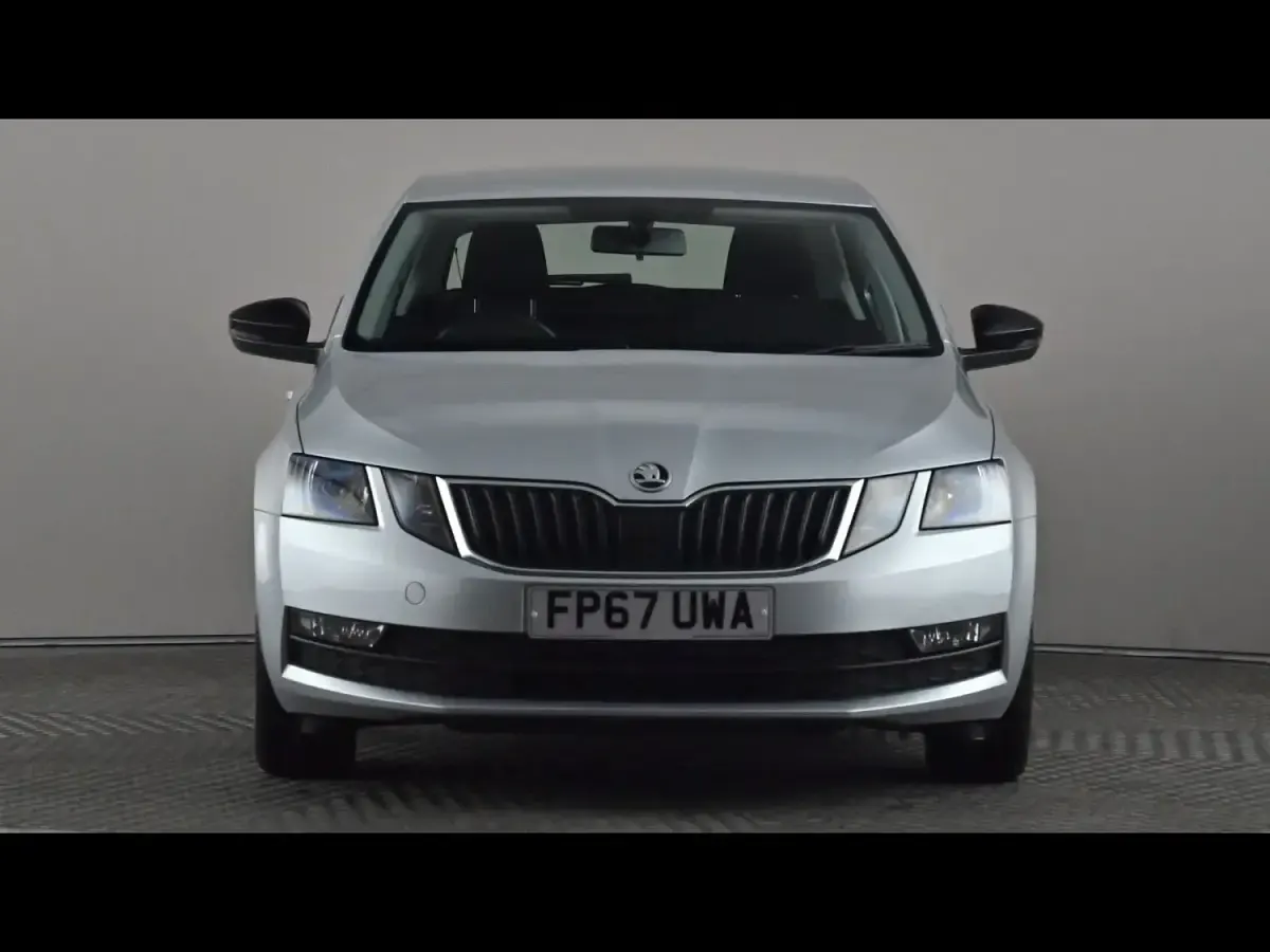 Usado Skoda Octavia SE 2017 Plateado Utilitario