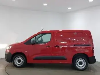 Used Citroën Berlingo 100 HP (73 kW) 2023 Red MPV