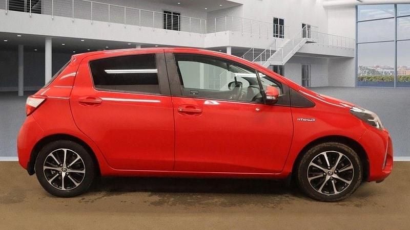 Used Toyota Yaris Hybrid 2018 Red Hatchback