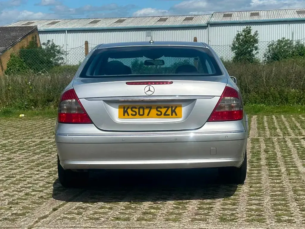 Used Mercedes E220 Avantgarde 2007 Silver Sedan