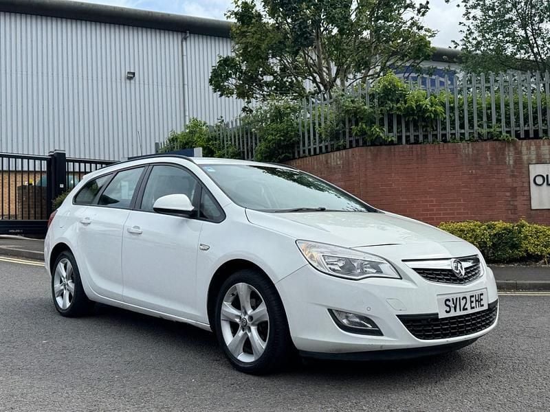 Usado Vauxhall Astra 95 CV (69 kW) 2012 Blanco Familiar