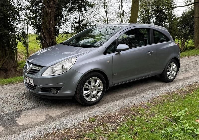 Used Vauxhall Corsa Design Edition 89 HP (65 kW) 2009 Silver Hatchback