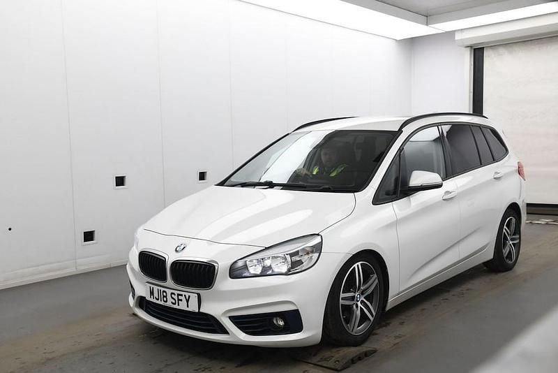 Used BMW 216 Sport Line 116 HP (85 kW) 2018 White Estate