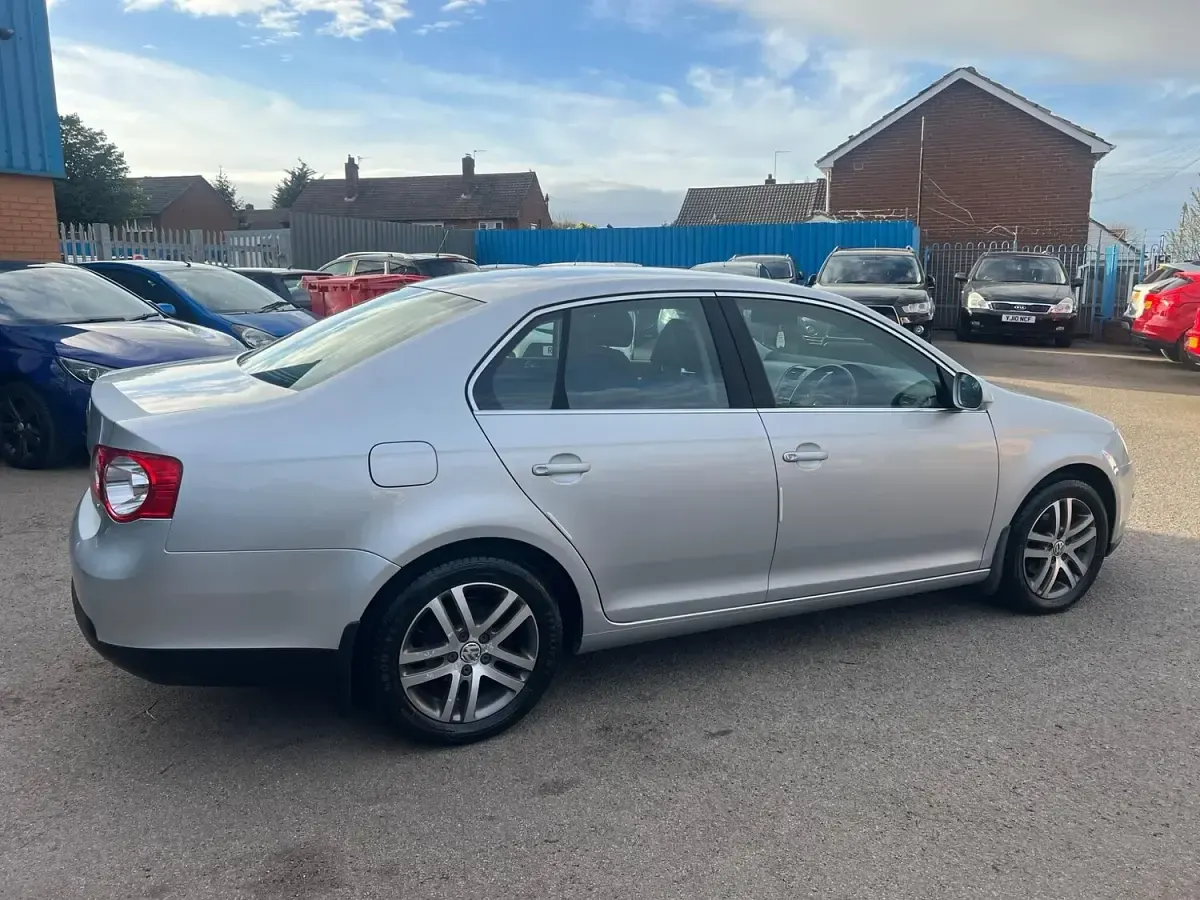 Used VW Jetta SE 105 HP (77 kW) 2008 Silver Sedan