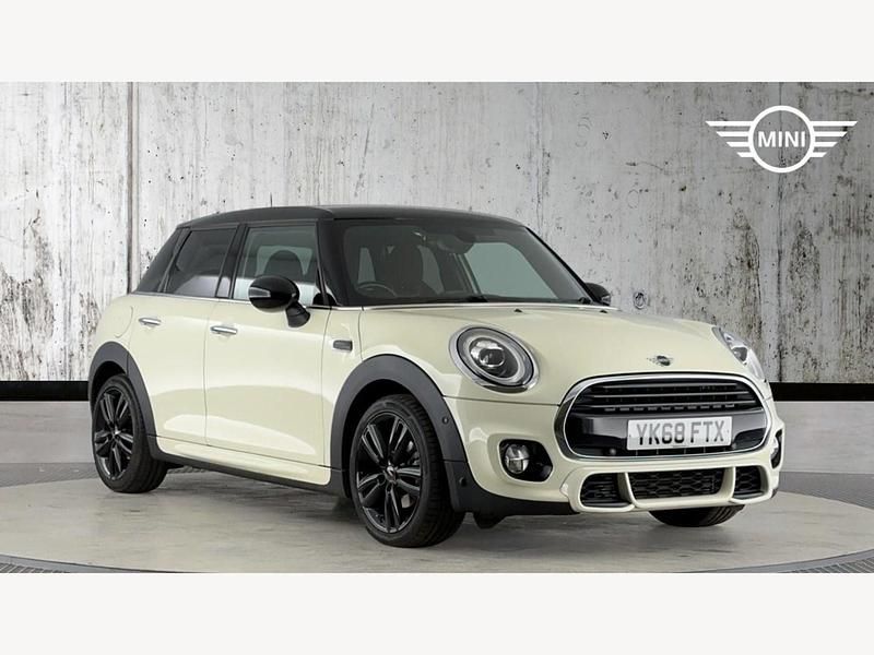 Used Mini Cooper Hatch 134 HP (98 kW) 2019 White Hatchback