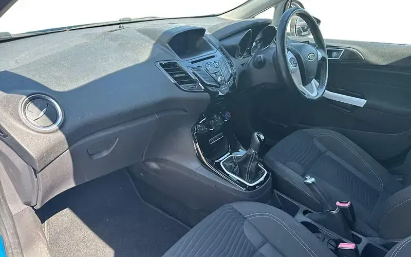 Used Ford Fiesta Zetec 101 HP (74 kW) 2017 Blue Hatchback