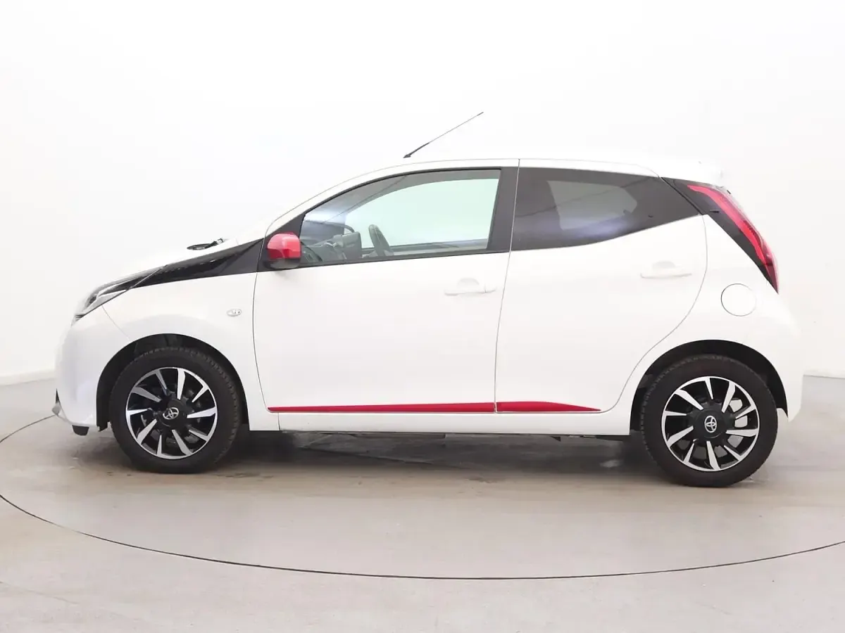 Used Toyota Aygo Trend 70 HP (51 kW) 2021 White Hatchback