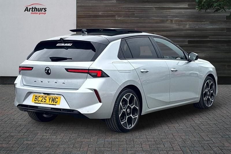 Używany Vauxhall Astra Ultimate 130 KM (95 kW) 2025 Szary Hatchback