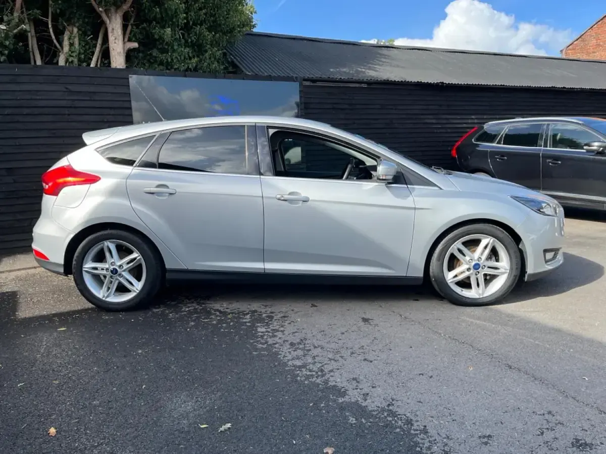Used Ford Focus Titanium 115 HP (84 kW) 2015 Silver Hatchback