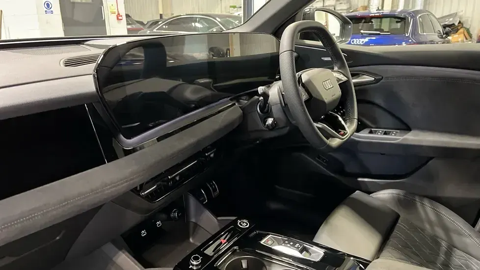 New Audi Q6 e-tron Performance 225 kW (306 HP) 2026 Blue SUV