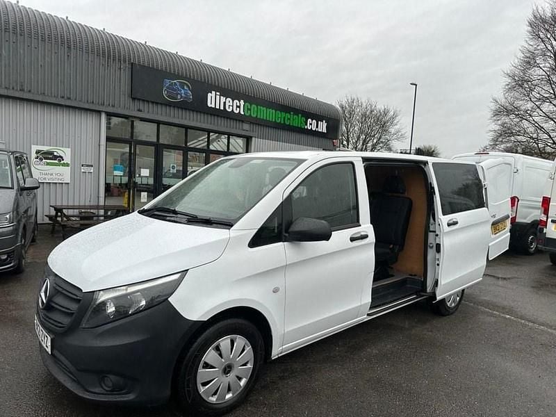 Begagnad Mercedes Vito Progressive 2021 Vit Van