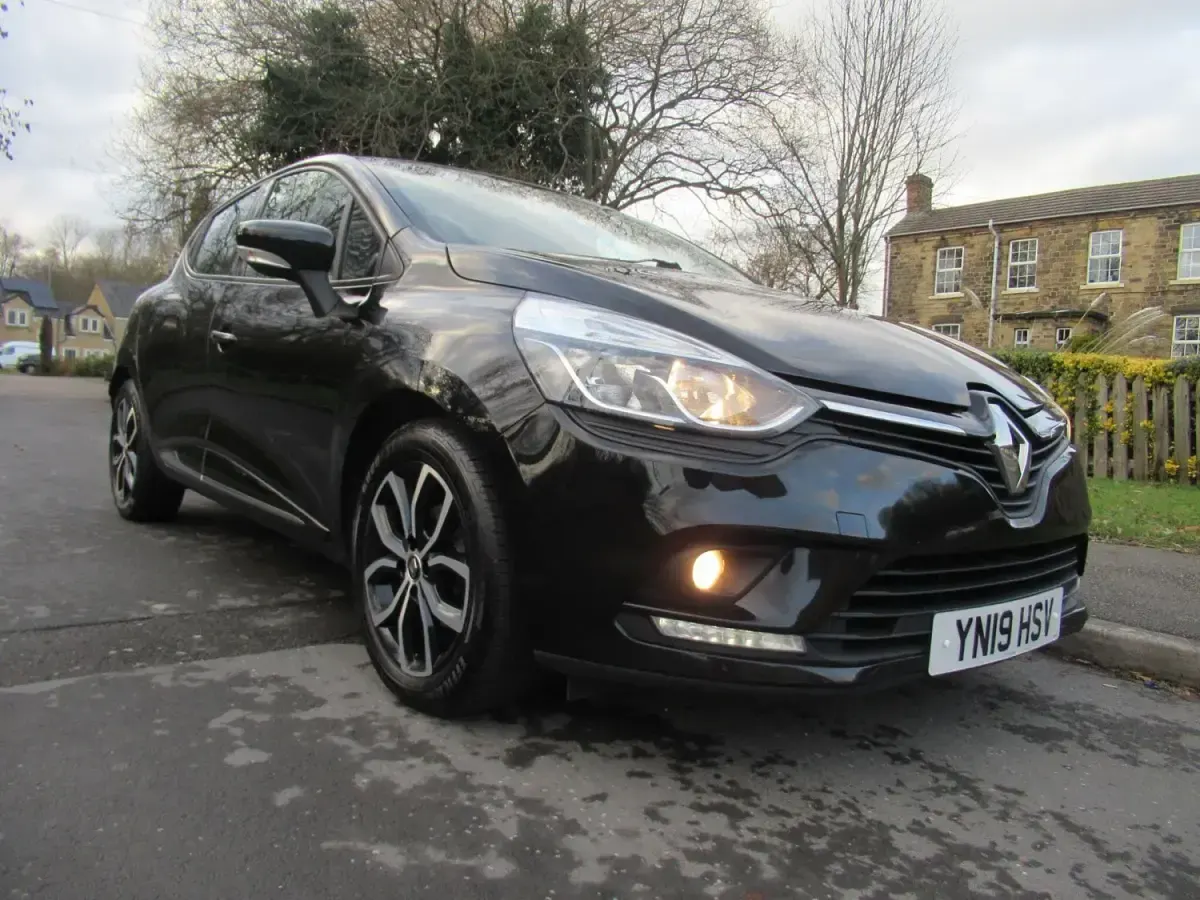 Używany Renault Clio V Play 90 KM (66 kW) 2025 Czarny Hatchback