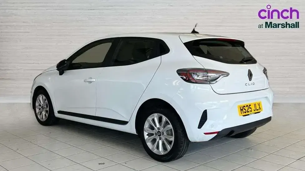 Used Renault Clio V Evolution 90 HP (66 kW) 2025 White Hatchback
