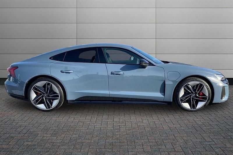 Used Audi e-tron GT quattro Comfort 475 kW (646 HP) 2022 Grey Sedan