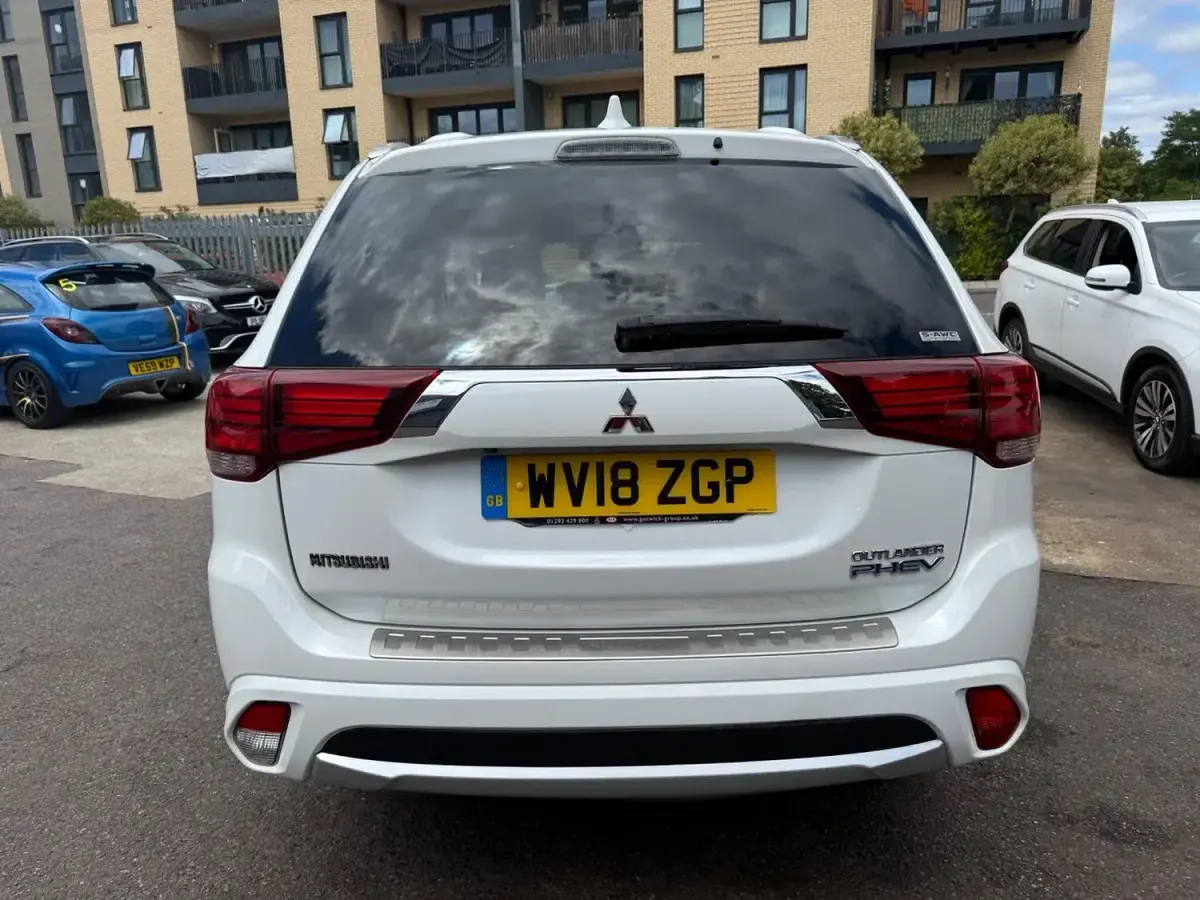 Used Mitsubishi Outlander P-HEV 2018 White Estate