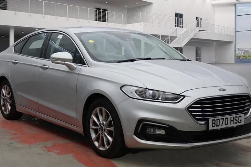 Used Ford Mondeo Zetec 180 HP (132 kW) 2020 Moondust silver Hatchback