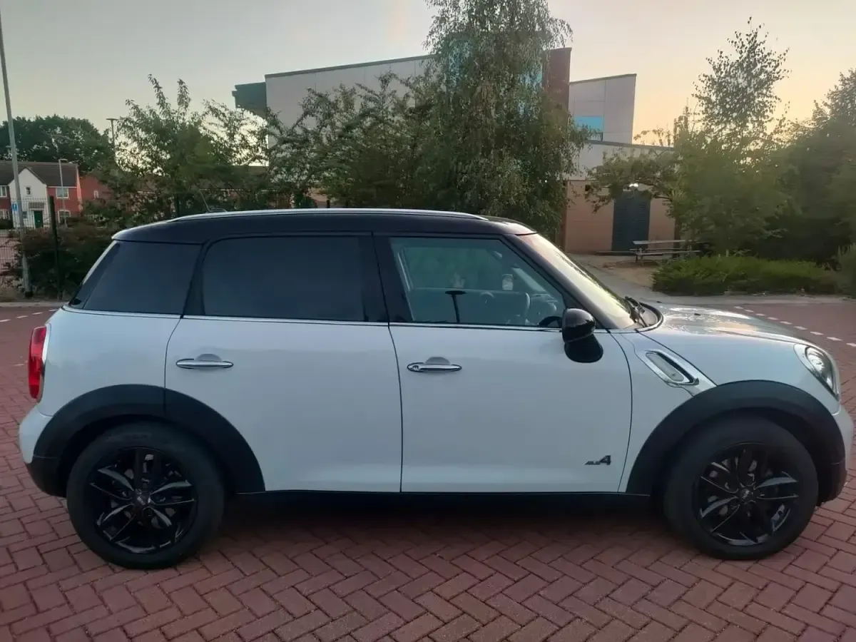 Used Mini Cooper D 112 HP (82 kW) 2012 White Hatchback