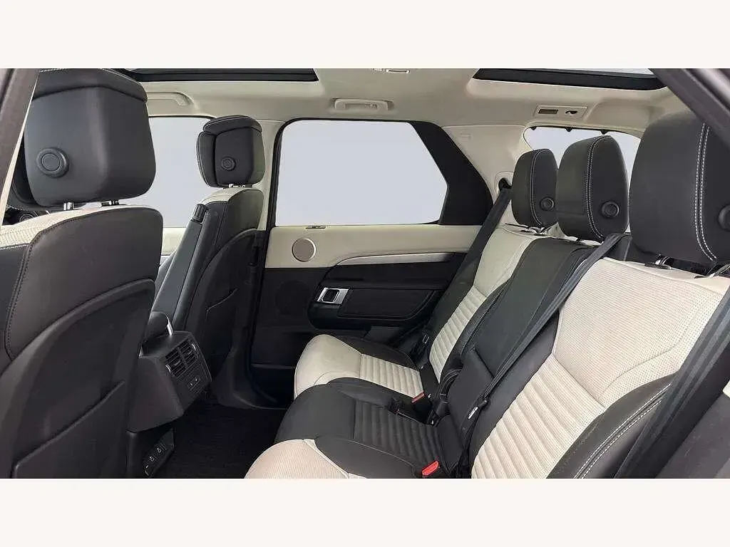 Usado Land Rover Discovery 5 HSE Dynamic 344 CV (253 kW) 2024 Plateado SUV
