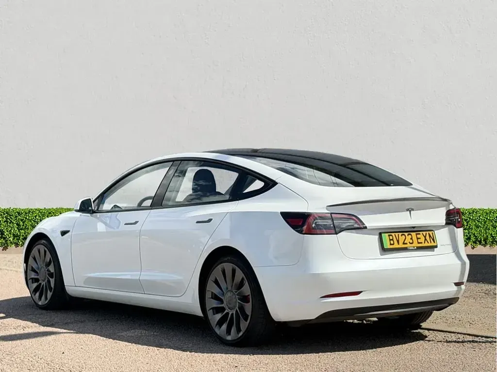 Używany Tesla Model 3 Performance 330 kW (449 KM) 2023 Sedan/Limuzyna