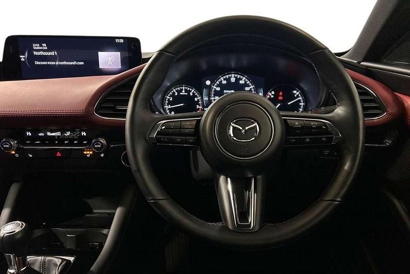 Usado Mazda 3 Takumi-Line 183 HP (134 kW) 2023 Preto Citadino