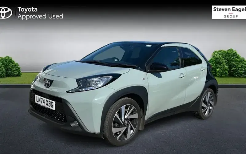 Used Toyota Aygo X 72 HP (52 kW) 2024 Green SUV