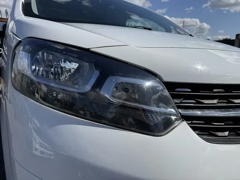 Used Vauxhall Vivaro Sportive 120 HP (88 kW) 2021 White MPV