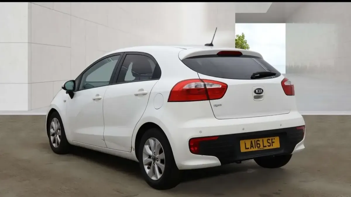 Used Kia Rio 84 HP (61 kW) 2016 White Hatchback