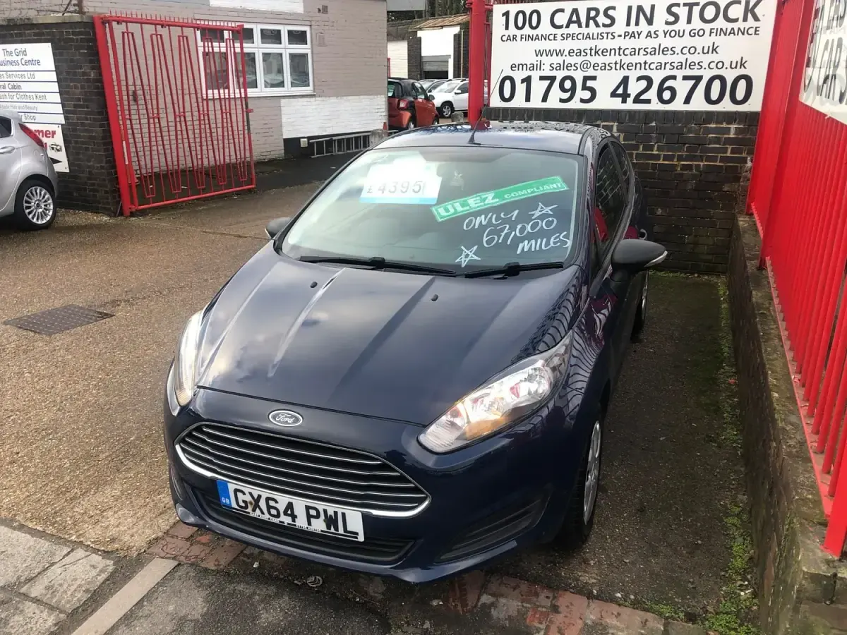 Usado Ford Fiesta Studio 82 HP (60 kW) 2014 Azul Citadino