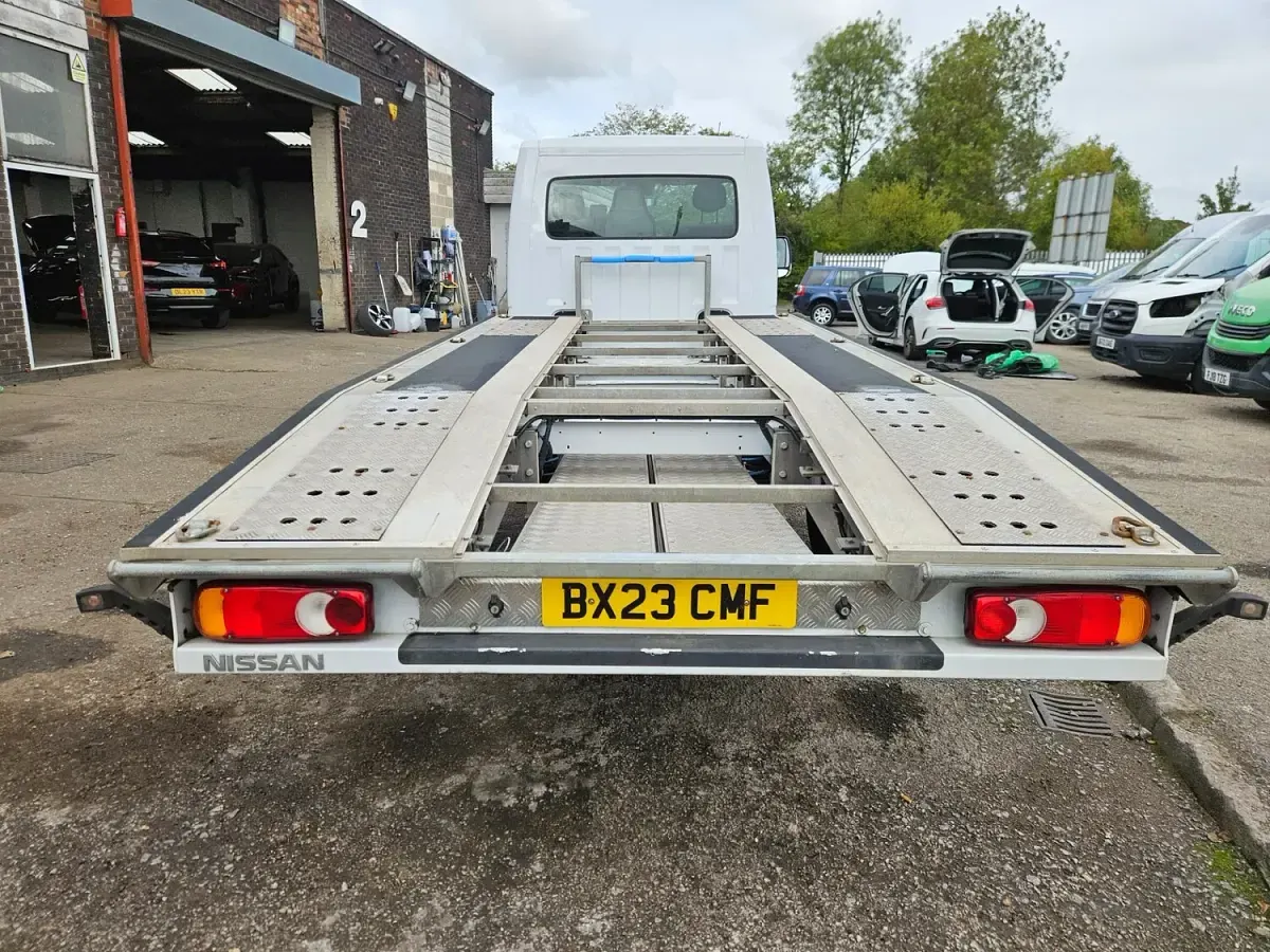 Used Nissan Interstar Tekna 145 HP (106 kW) 2023 White Van