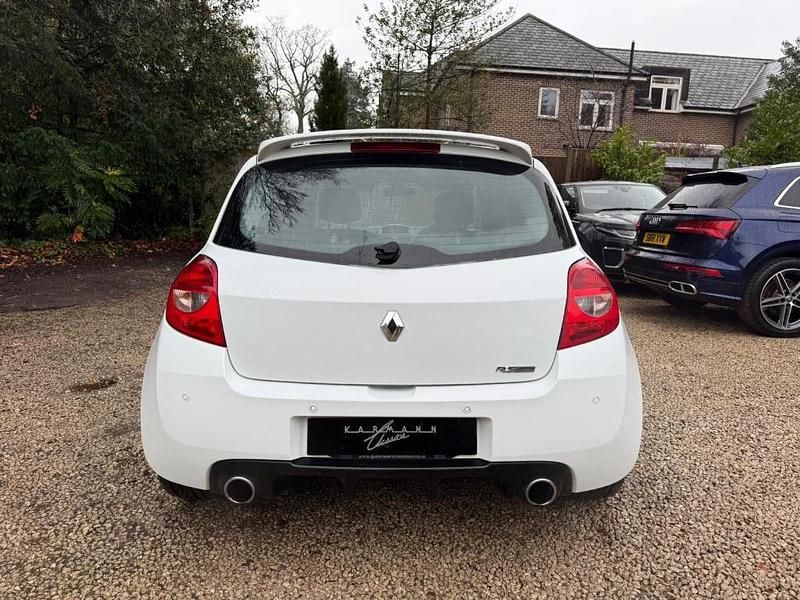 Used Renault Clio II 200 HP (147 kW) 2011 White Hatchback