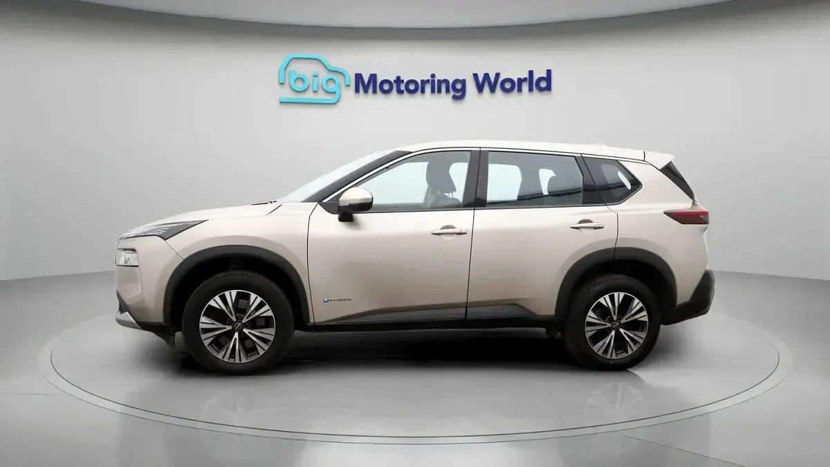 Usado Nissan X-Trail Acenta Premium 213 CV (156 kW) 2023 Plateado SUV