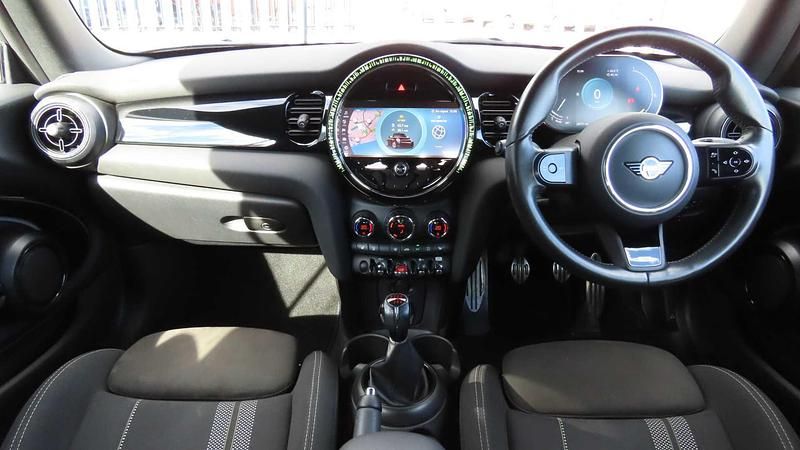 Used Mini Cooper Sport 134 HP (98 kW) 2021 Yellow Hatchback