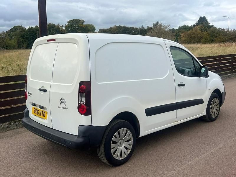 Usado Citroën Berlingo 90 HP (66 kW) 2016 Branco Monovolume