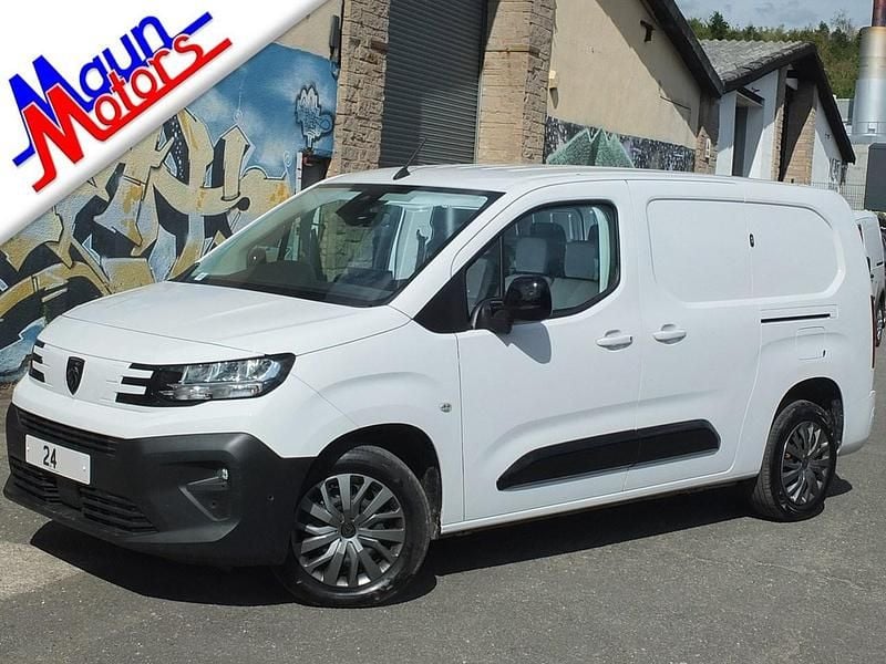 Used Peugeot Partner S 100 HP (73 kW) 2024 White MPV