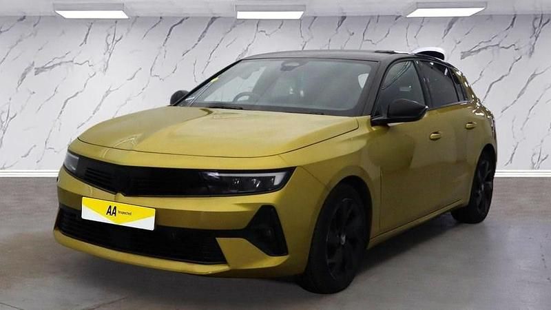 Used Vauxhall Astra GS Line 130 HP (95 kW) 2022 Yellow Hatchback