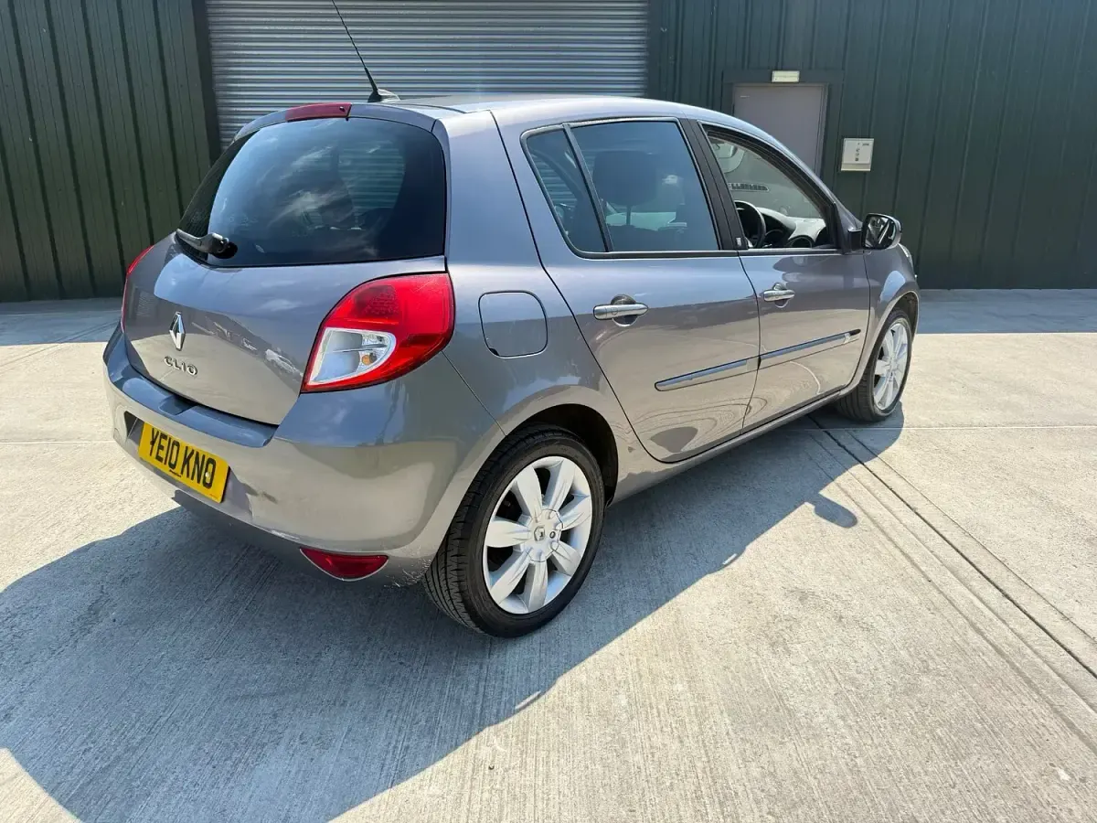Used Renault Clio II 2010 Grey Hatchback