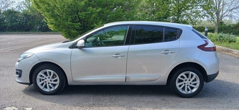 Used Renault Mégane III Dynamique 2015 Silver Hatchback