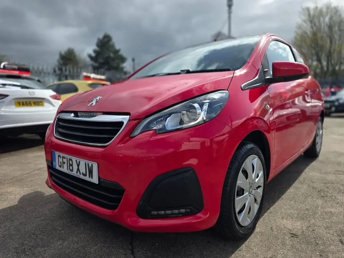 Used Peugeot 108 Active 72 HP (52 kW) 2018 Red Hatchback