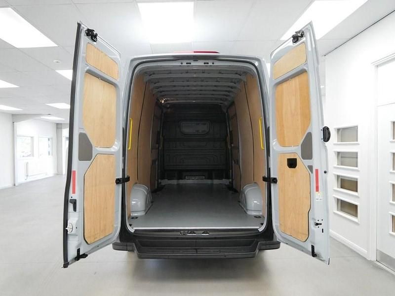 Usado VW Crafter Trendline 140 HP (102 kW) 2024 Cinzento Van