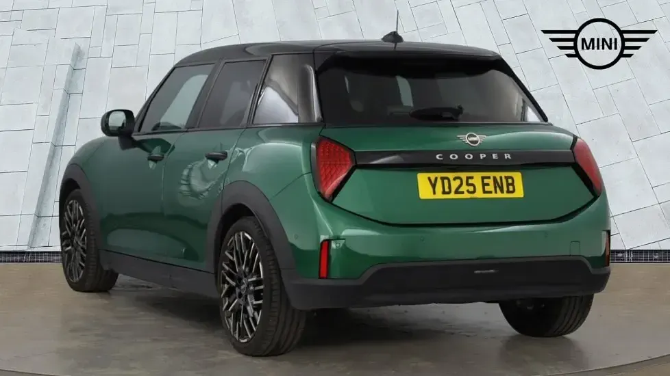 Used Mini Cooper Hatch 113 kW (154 HP) 2025 Green Hatchback