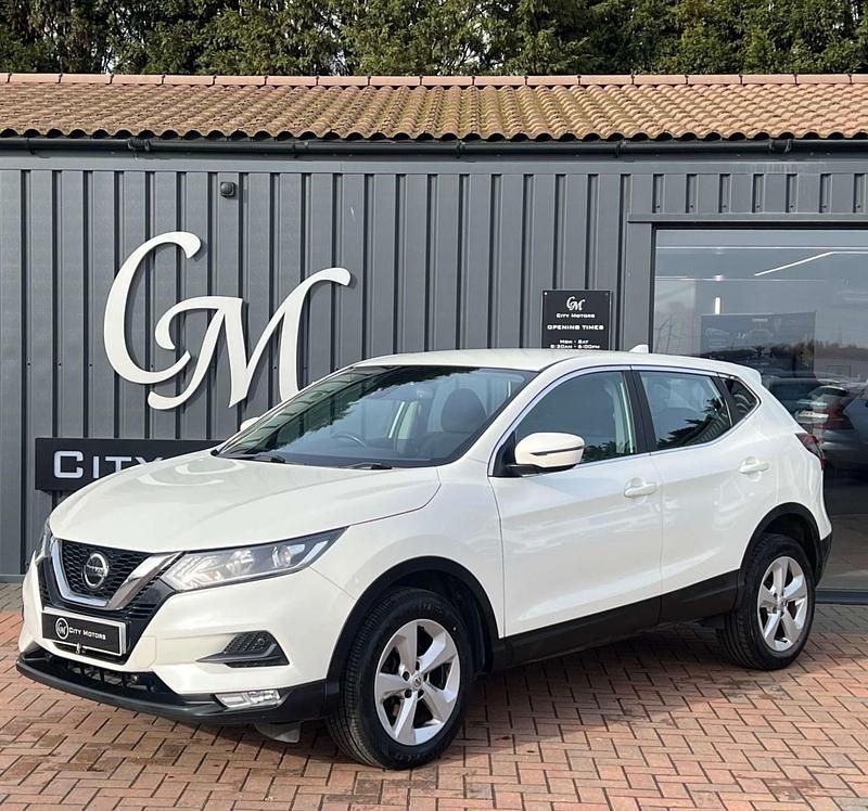 Used Nissan Qashqai Acenta Premium 115 HP (84 kW) 2019 White SUV