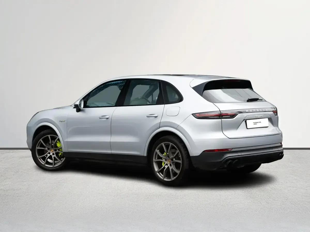 Used Porsche Cayenne 462 HP (339 kW) 1969 Porsche metallic  dolomite si SUV