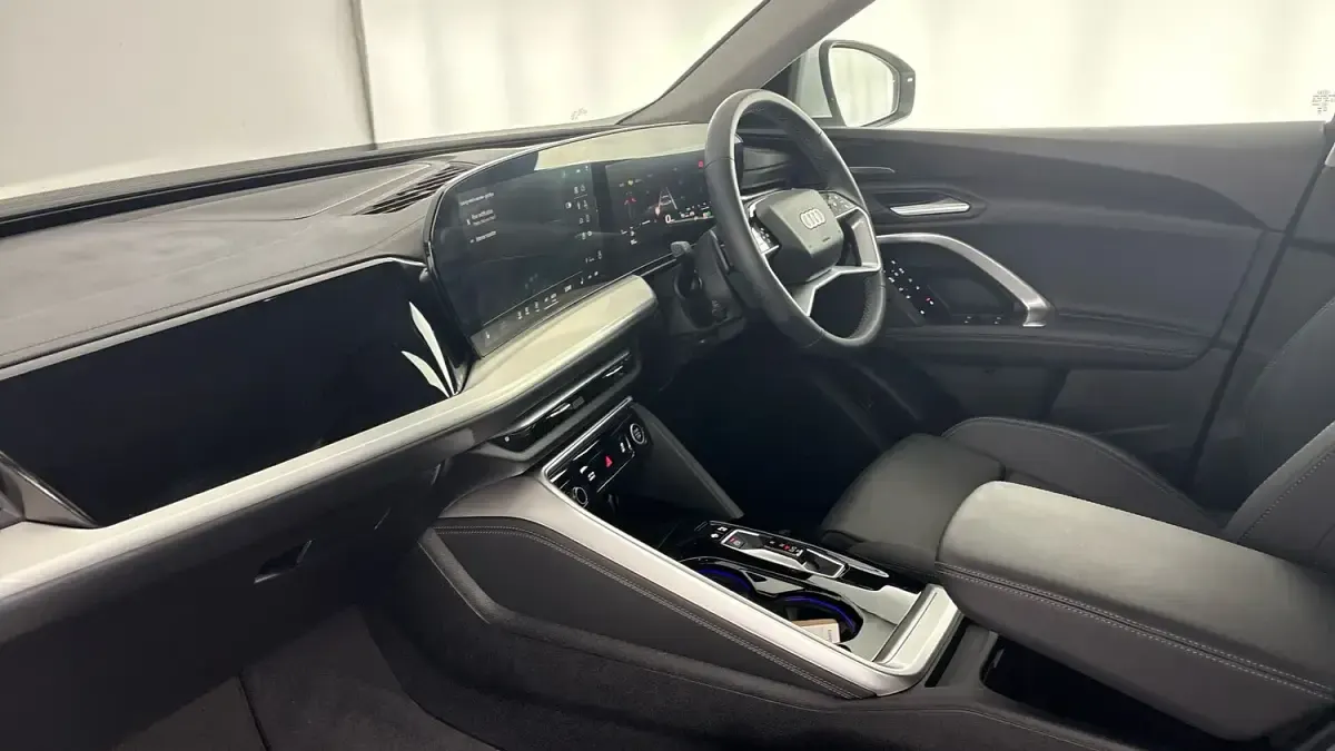 New Audi Q5 Sport 201 HP (147 kW) 2025 White SUV