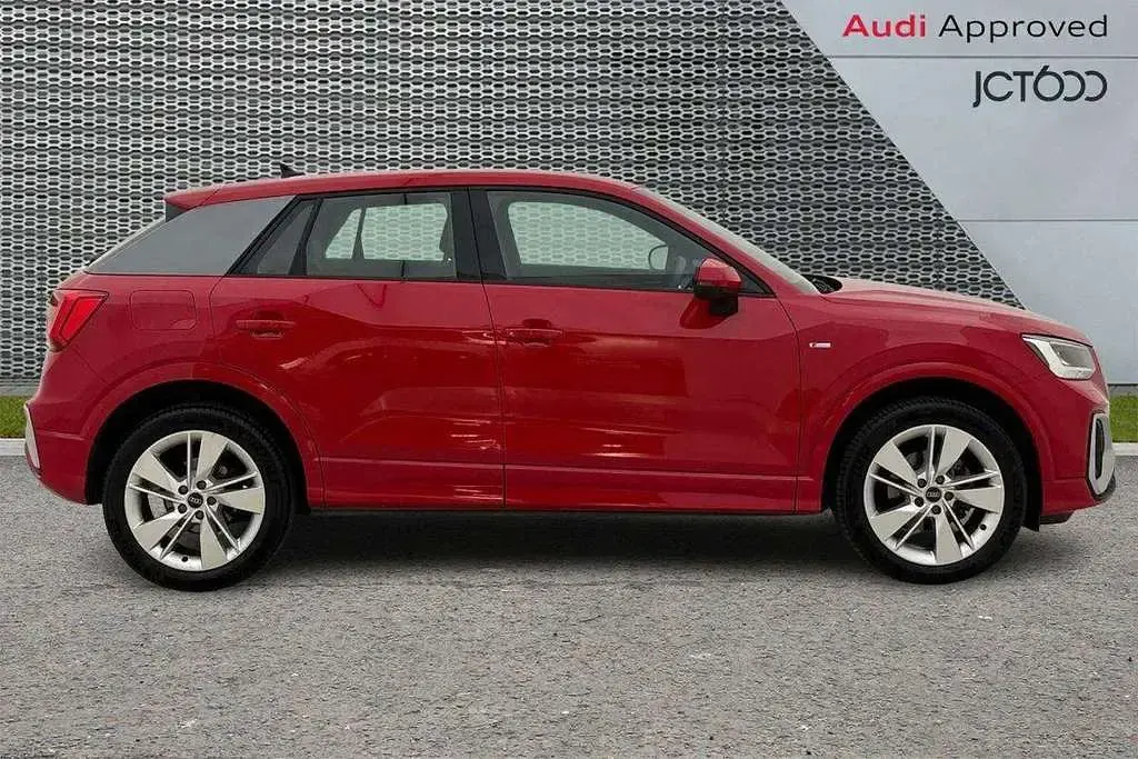 Used Audi Q2 S-Line 108 HP (79 kW) 2023 Red SUV