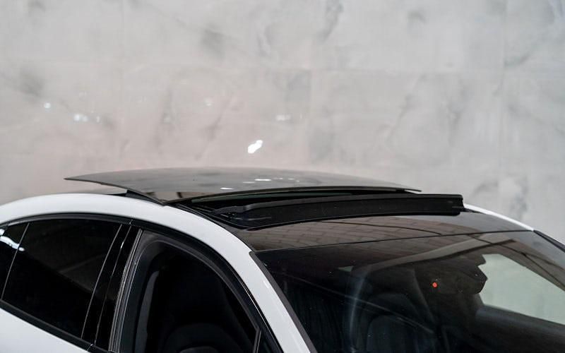 Used Porsche Panamera 330 HP (242 kW) 2017 White Hatchback