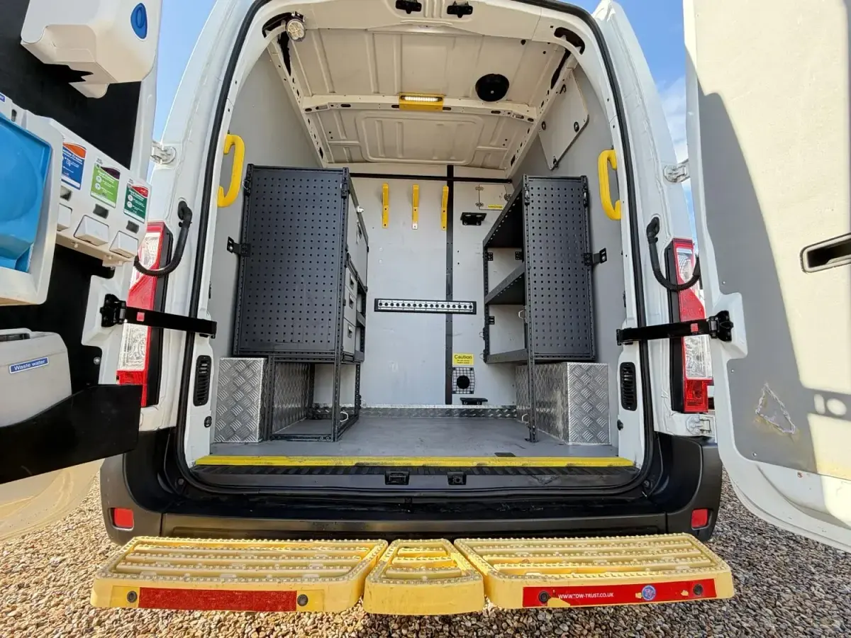 Begagnad Vauxhall Movano 130 HK (95 kW) 2019 Vit Minibuss