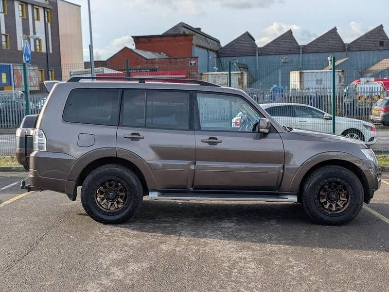 Used Mitsubishi Shogun 2015 Brown SUV