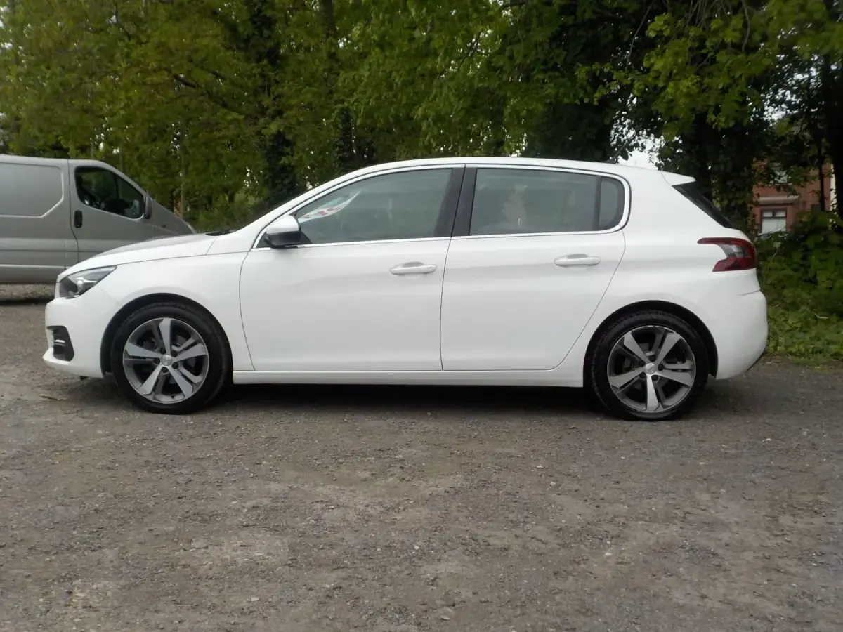 Begagnad Peugeot 308 Allure 2018 Vit Halvkombi